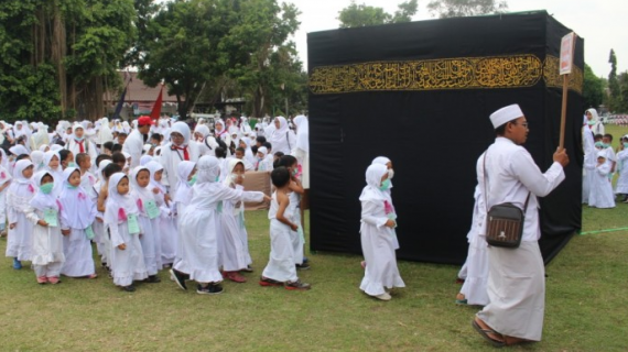 Memberi Dorongan Ibadah Haji